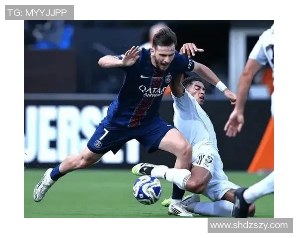 足总杯激战莱比锡狂胜巴黎圣日耳曼神扑引发争议判罚全场沸腾